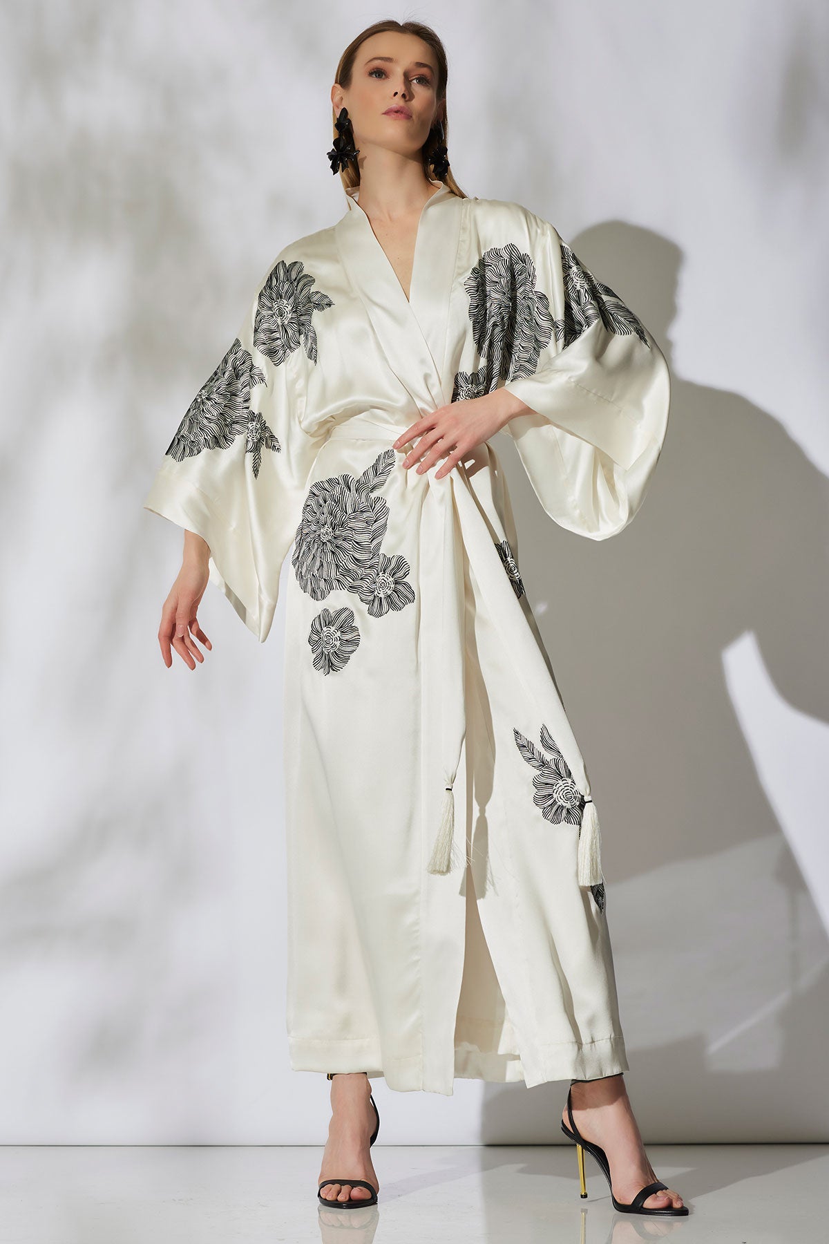 Couture Miyoshi Embroidered Silk Robe - warm white