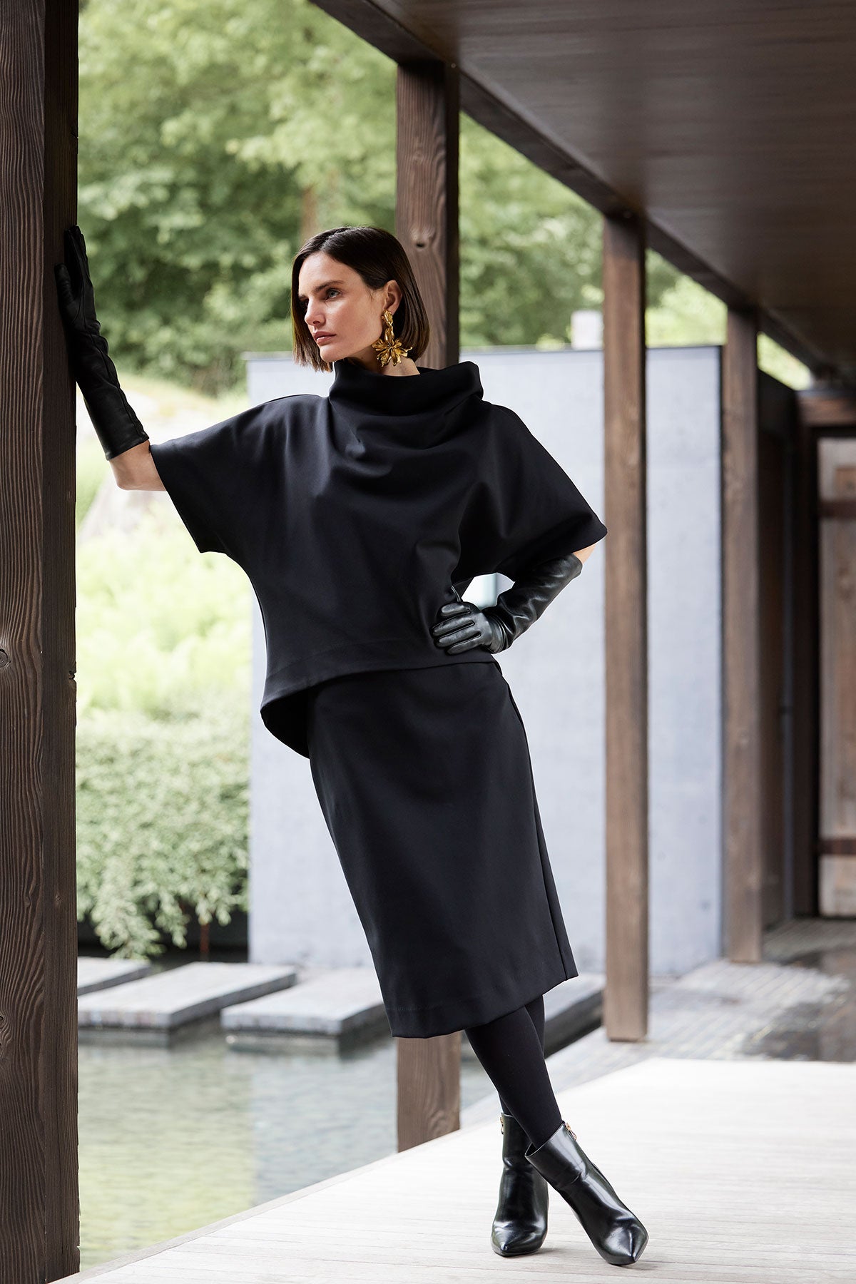 Techno Crepe Funnel Neck High Low Top