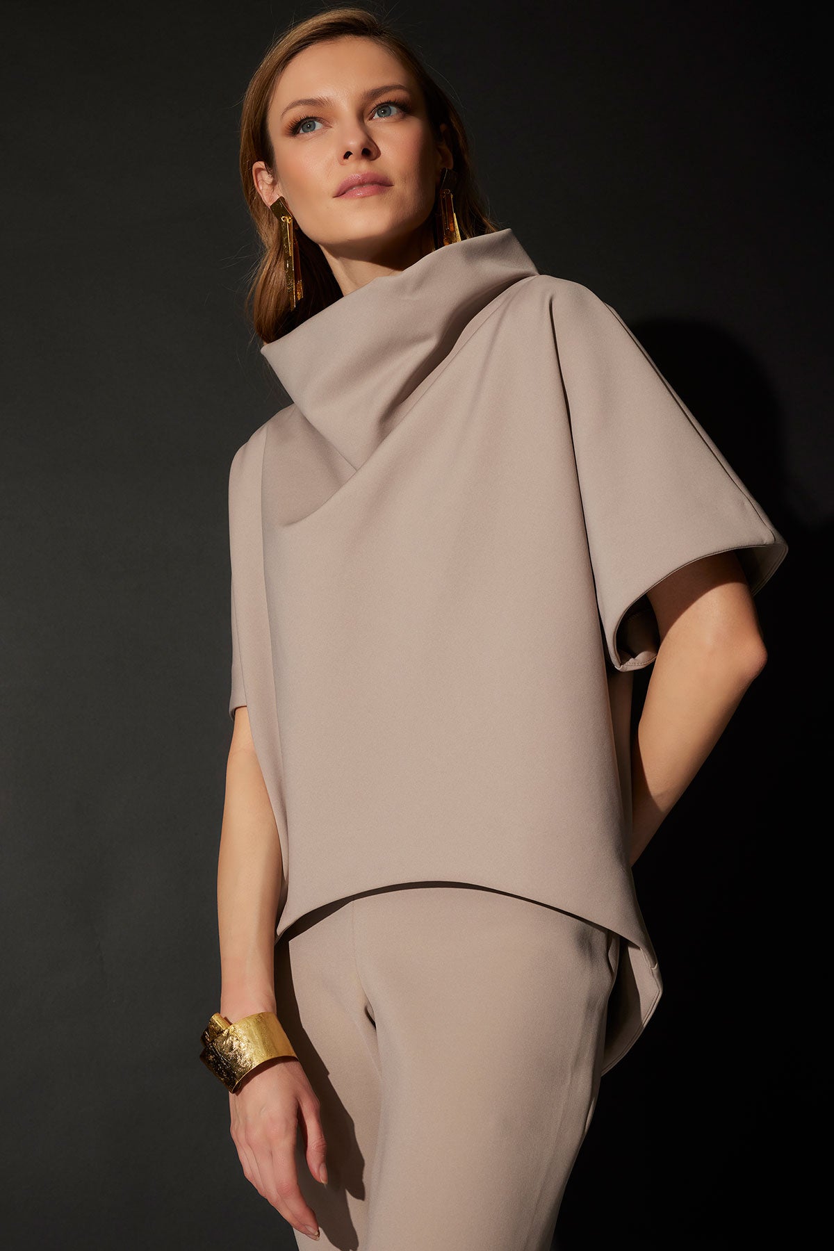 Techno Crepe Funnel Neck High Low Top